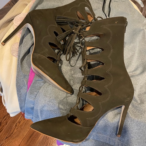 Steve Madden Booty Heels 🍁 - Picture 9 of 9